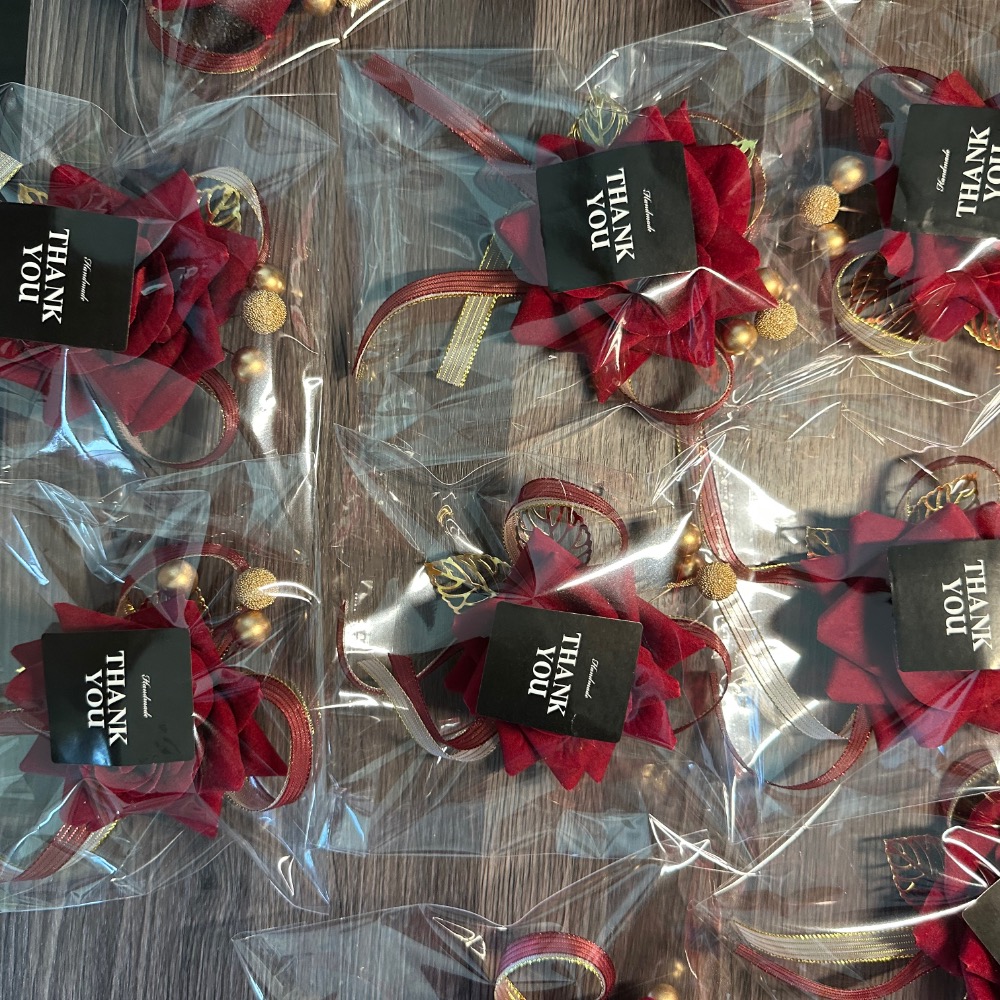 ‼️現貨‼️《實拍》主婚人限定款～歐式絨植金葉玫瑰花🌹結婚胸花～-細節圖8