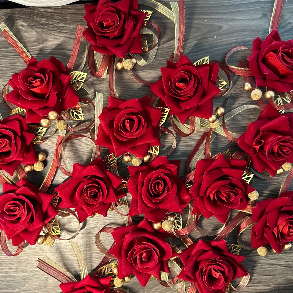 ‼️現貨‼️《實拍》主婚人限定款～歐式絨植金葉玫瑰花🌹結婚胸花～-細節圖9
