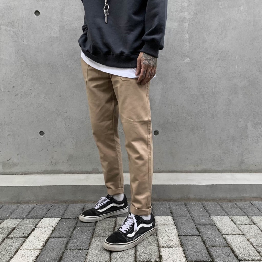 【B.Y】🔥本季最強 微寬 直筒 工作褲 軍裝褲 素面  百搭 上寬下窄-細節圖2