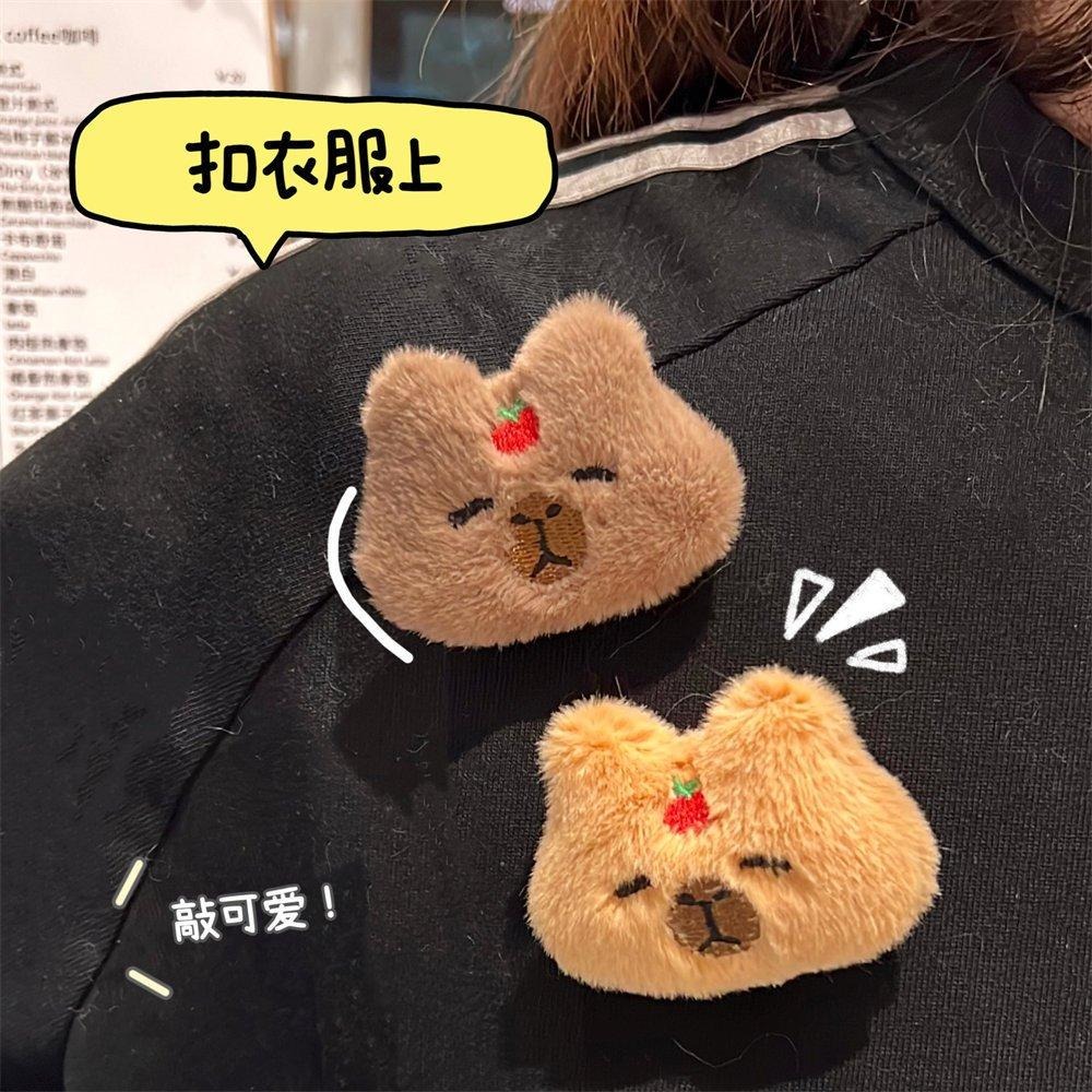 ✨eeshop✨【台灣現貨】可愛毛絨水豚君胸針 髮圈 髮夾 吊飾-細節圖4