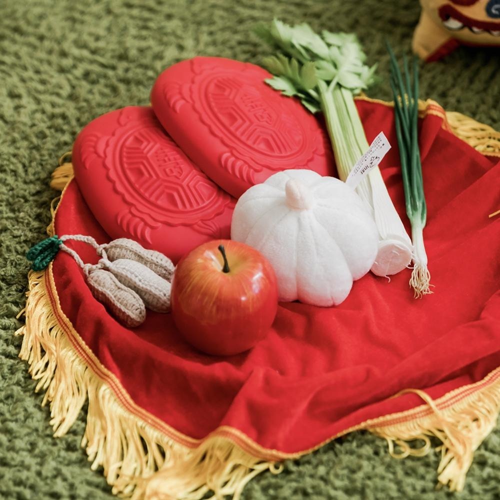 現貨｜抓周祝福儀式道具 抓周 古禮 抓周儀式 仿真米香 米餅 抓周道具 仿真蔥 花生 蘋果 雞腿 芹菜｜GoGraphy-細節圖3