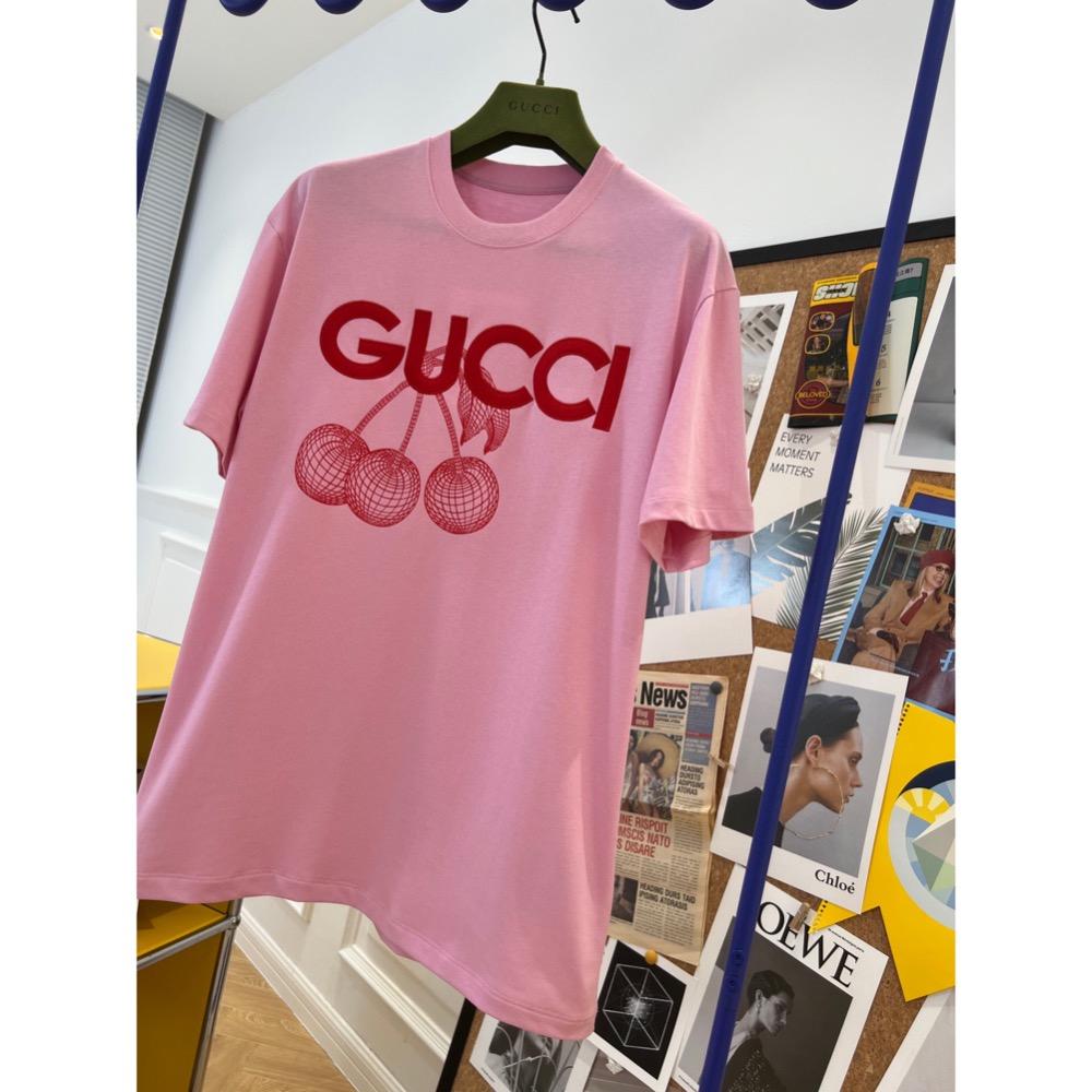 古馳 Gucci 2024春夏系列最新款🆕✨✨印花刺繡T恤🍒 這款柔美T恤以粉色棉匠心打造，巧妙融入G*cci刺繡-細節圖4
