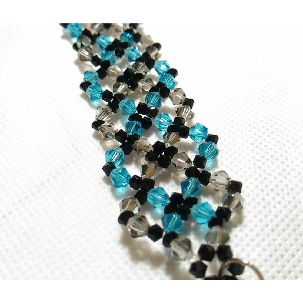 題ピ＞純手工華麗風格玻璃水鑽水晶鑽灰藍黑色系斜鑽寬版菱形花朵水鑽水晶鑽手鍊-細節圖2