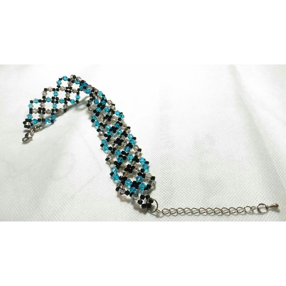 題ピ＞純手工華麗風格玻璃水鑽水晶鑽灰藍黑色系斜鑽寬版菱形花朵水鑽水晶鑽手鍊-細節圖4