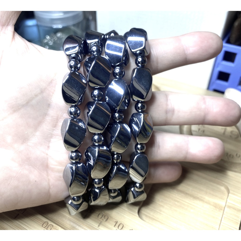 ㊣TiBi手趣㊣◆情牽水晶時刻舒心◆能量鈦赫茲石太赫茲石6-10.5mm+幾何不規則旋轉扭轉手鍊手串手圈~手圍17CM-細節圖2