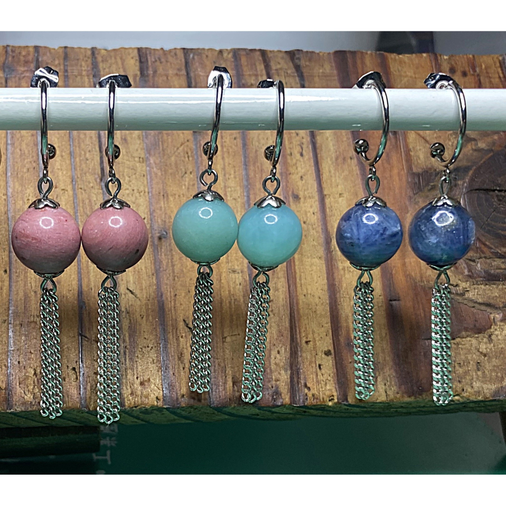 ㊣TiBi手趣㊣◆情牽水晶時刻舒心◆防過敏304不銹鋼C型耳鈎佐天然藍晶石木化石天河石12MM+流蘇垂墜耳環-細節圖2