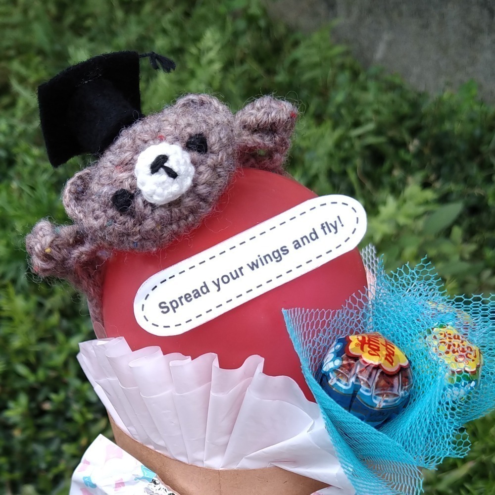 《畢業季限定花束Ⅰ×棒棒糖×畢業熊杯墊》杯墊│餐墊│隔熱墊│置物墊│蠟燭墊│水晶礦墊│擺飾墊│裝飾墊│飾品墊│模型保護墊-細節圖2