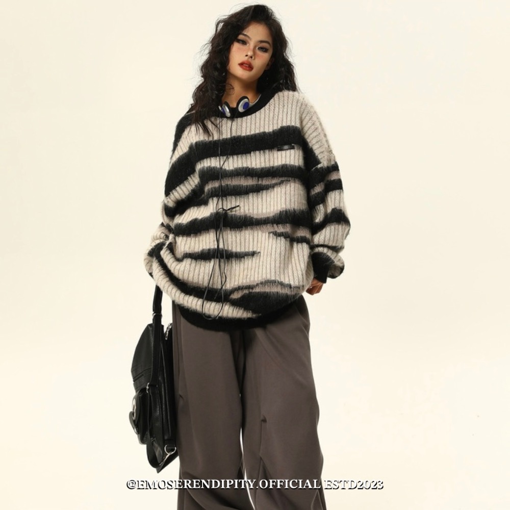 ❆ 𝗧T𝟭𝟮𝟭𝟴ㅣ馬海毛黑白撞色毛衣ㅣ-細節圖2