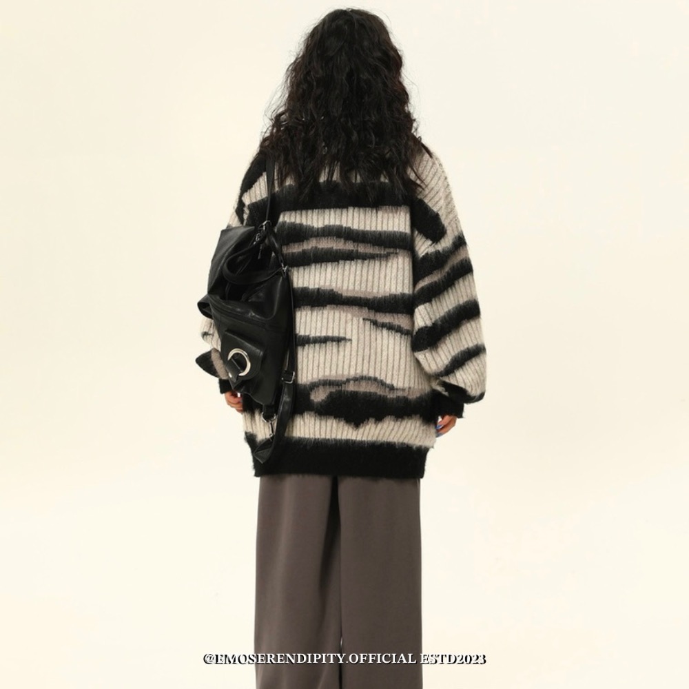 ❆ 𝗧T𝟭𝟮𝟭𝟴ㅣ馬海毛黑白撞色毛衣ㅣ-細節圖6