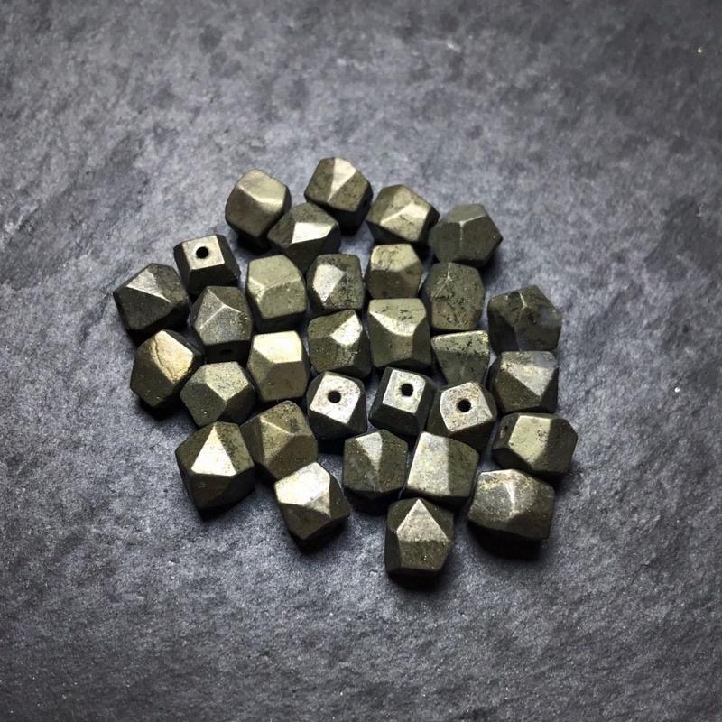 ✨黃鐵礦貨櫃✨ 黃鐵礦造型散珠 尺寸最齊 圓珠 隨形 滾石 手作 礦石-細節圖5