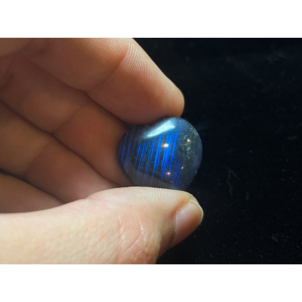 【羊角樹工作室】 耀眼藍光黑拉長石愛心通孔珠-細節圖3