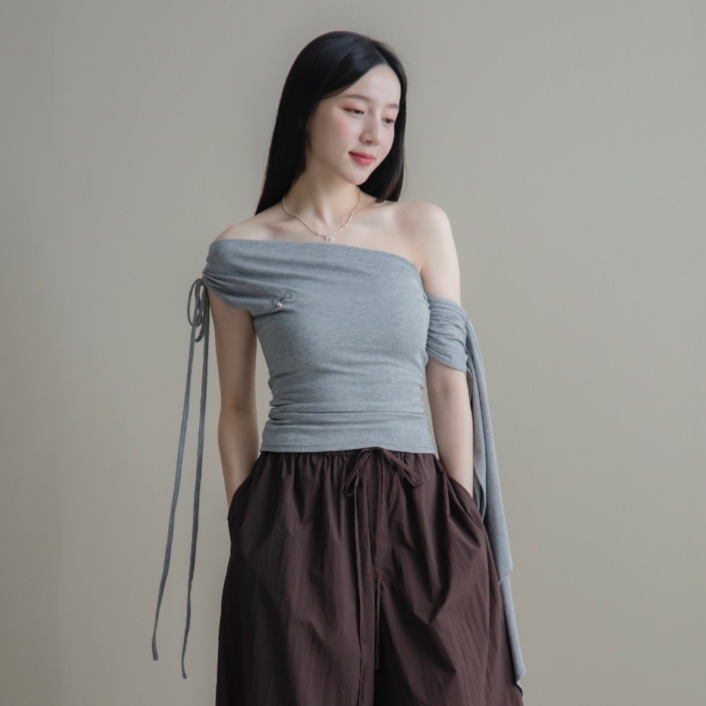 【CT MOON】造型滿分斜肩上衣-細節圖3