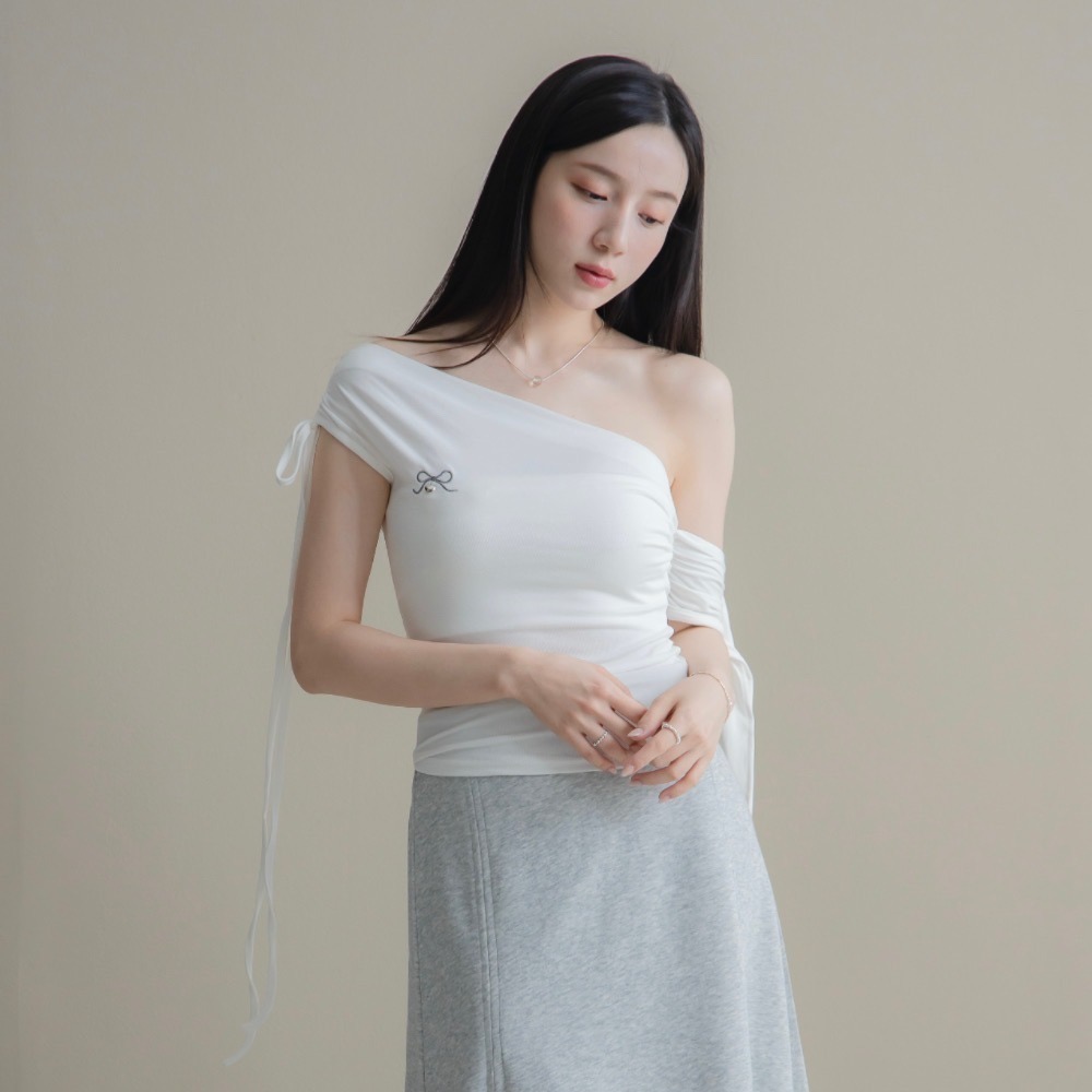 【CT MOON】造型滿分斜肩上衣-細節圖7