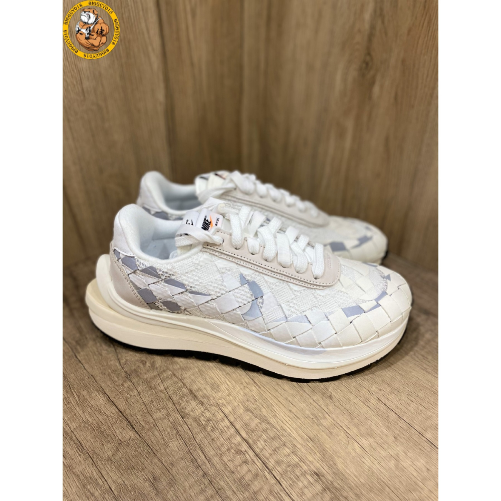 【大隻佬】Sacai x Jean Paul Gaultier x NIKE 白 麂皮 編織 DR5209-100-細節圖4