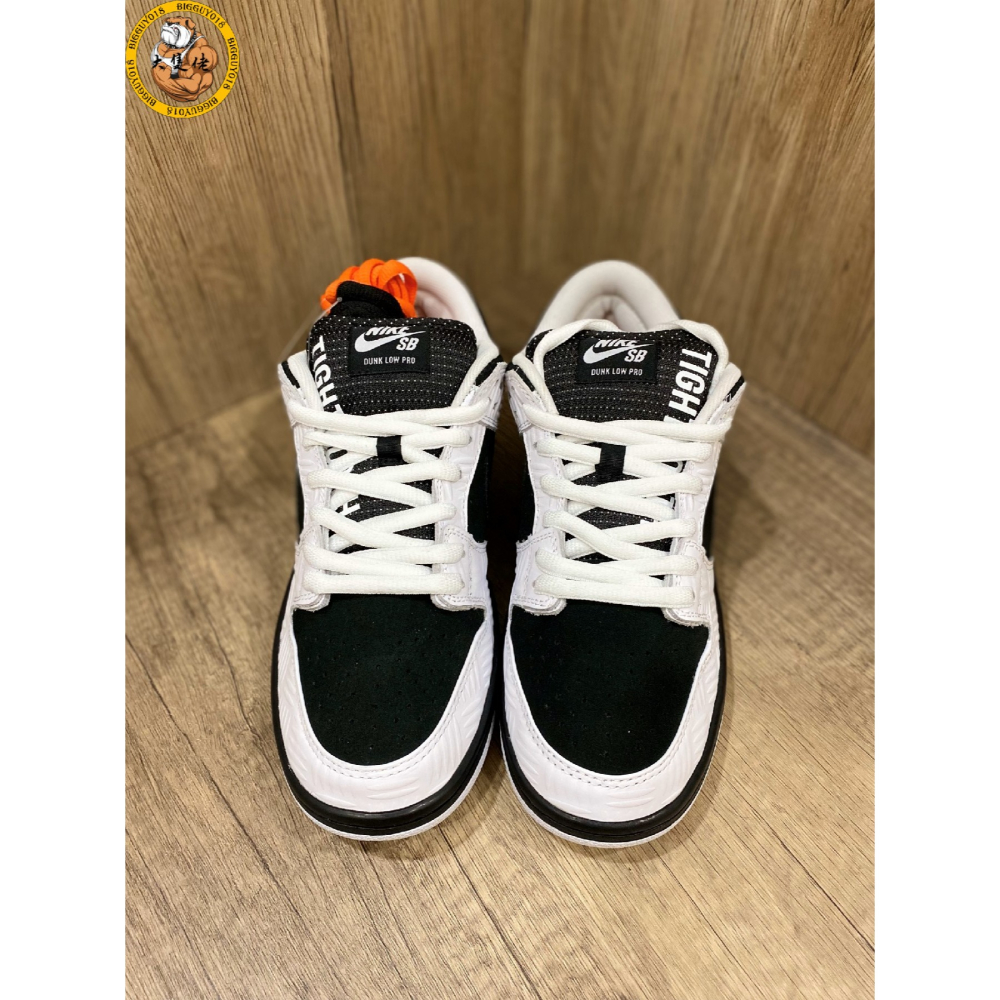 【大隻佬】TIGHTBOOTH x Nike Dunk SB Low 黑白 橘 聯名 反轉 熊貓 FD2629-100-細節圖2