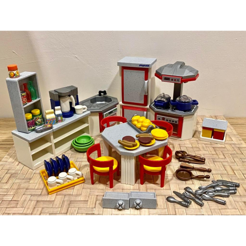 Playmobil 摩比 4283 絕版 廚房 廚具 冰箱 餐桌 椅子 瓦斯爐 櫃子（二手無盒）