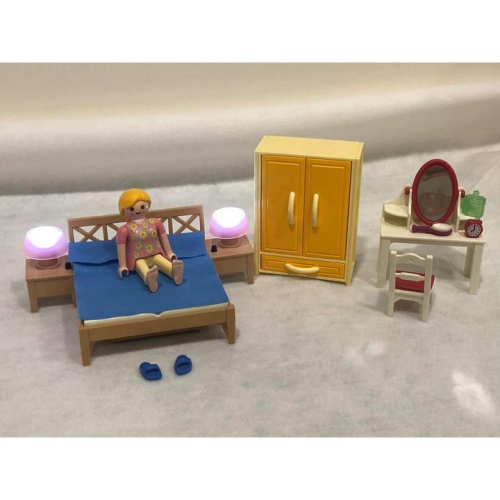 Playmobil 摩比 5331 絕版 臥室 家具 雙人床 衣櫃 梳妝台 衣櫥 鏡子 床頭燈 床邊桌 櫃子（二手無盒）