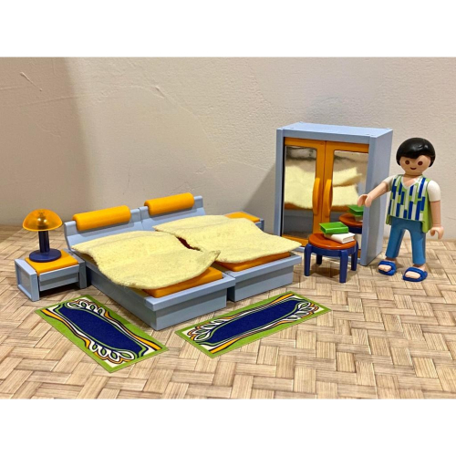 (限pjwuxx下標)Playmobil 摩比 4284 絕版 臥室 床 衣櫃 鏡子 板凳 城市 摩登（二手無盒）
