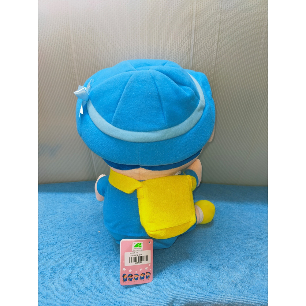 正版 蠟筆小新 學生造型 幼稚園 娃娃 風間 玩偶 坐姿款 絨毛娃娃 高35CM-細節圖3