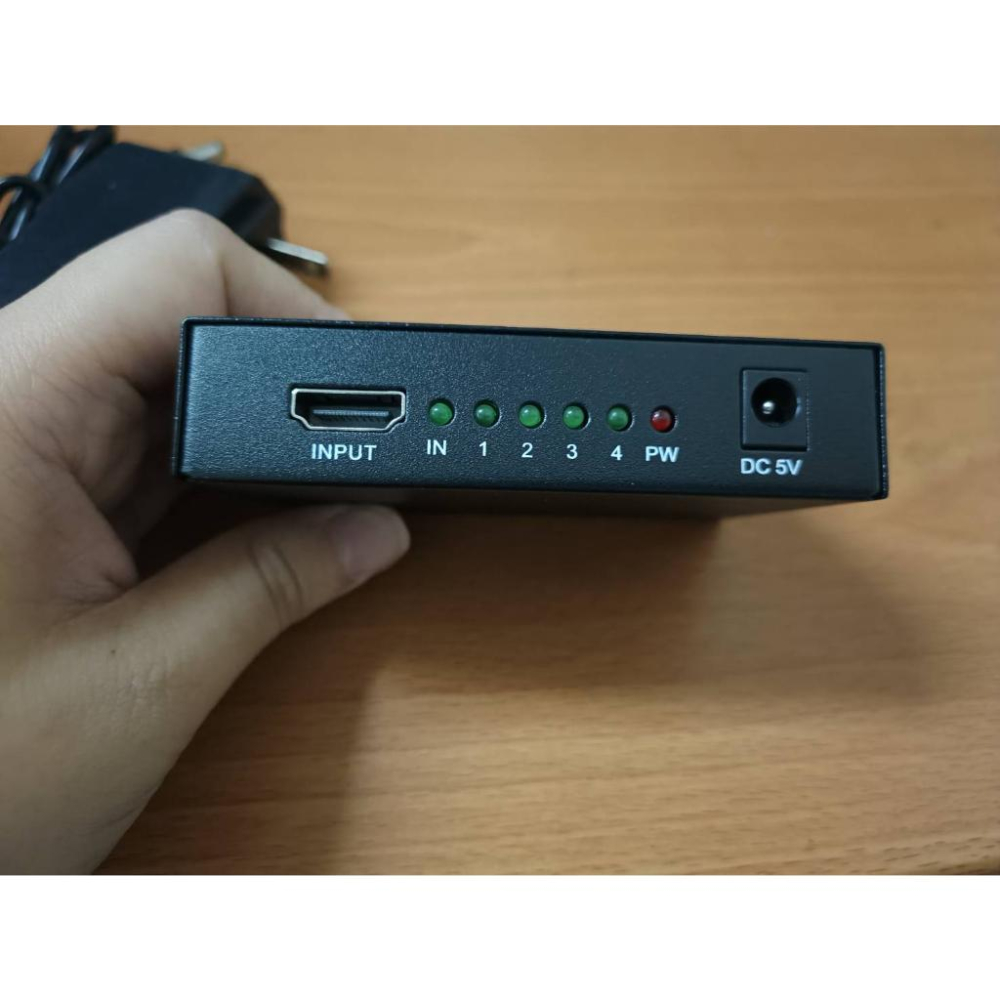 【紅海】HDMI 4路分配器 畫面同步 一進四出 分屏器 螢幕切換器 支援1080P HDMI線-細節圖2