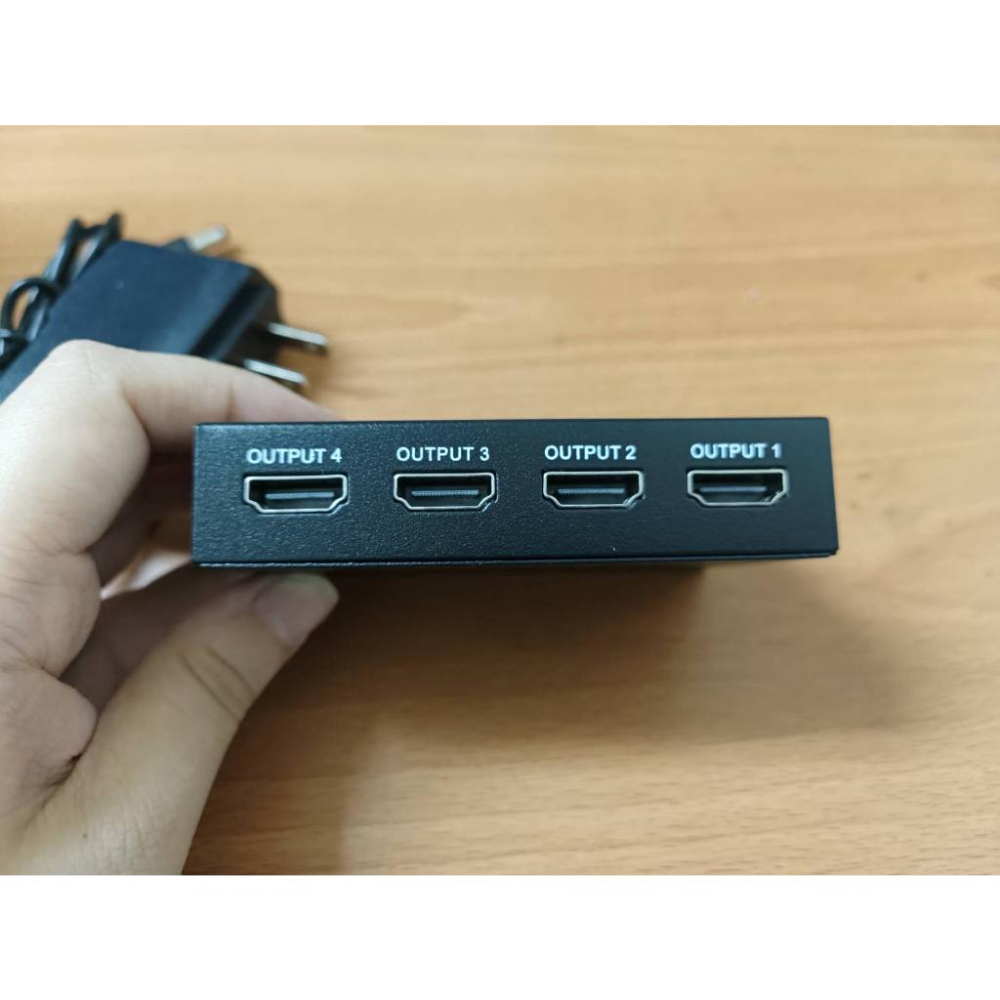 【紅海】HDMI 4路分配器 畫面同步 一進四出 分屏器 螢幕切換器 支援1080P HDMI線-細節圖3