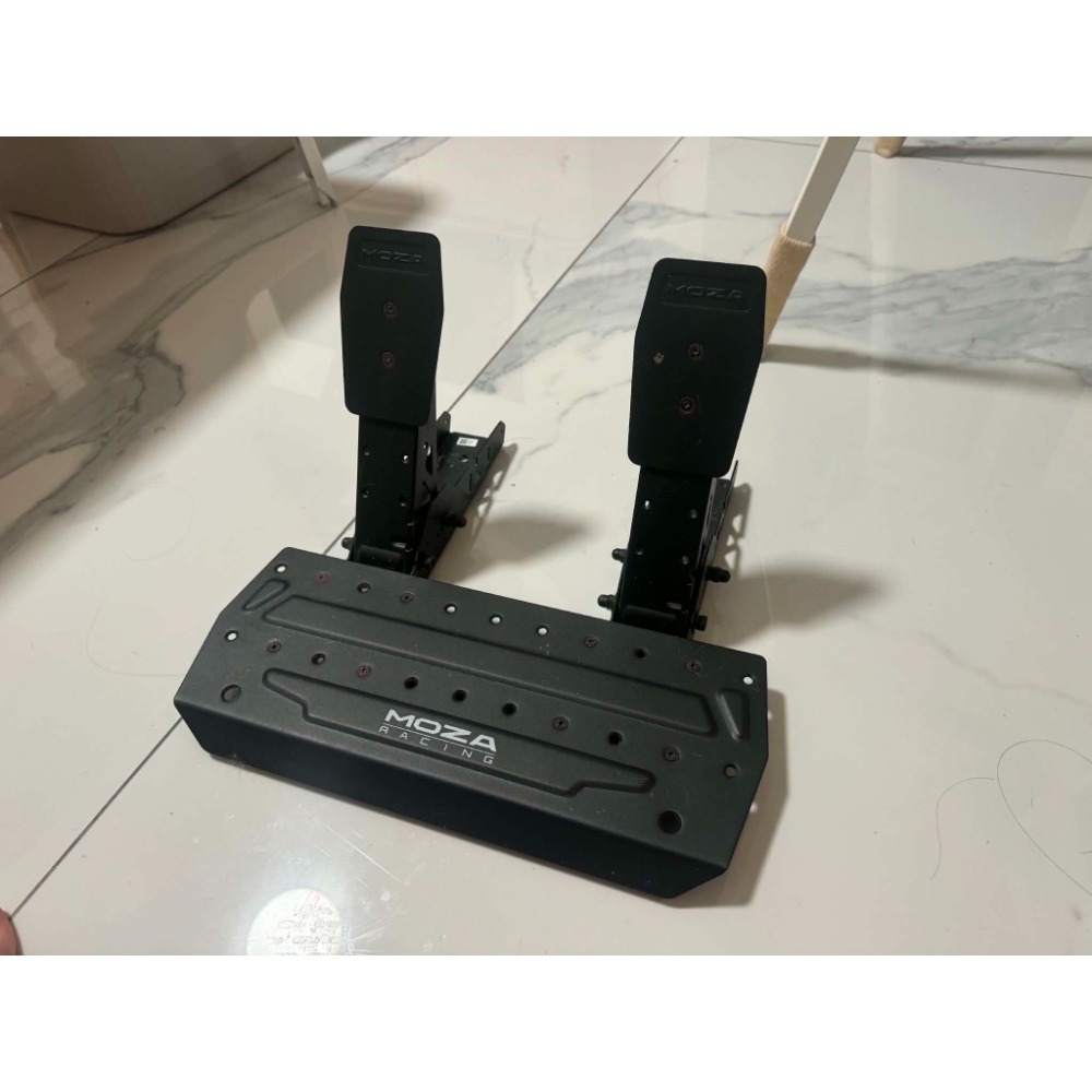 【二手 MOZA R5】直驅模擬賽車方向盤組 5.5Nm 基座+ES轉向盤+SR-P Lite雙踏板力回饋直驅套裝-細節圖5