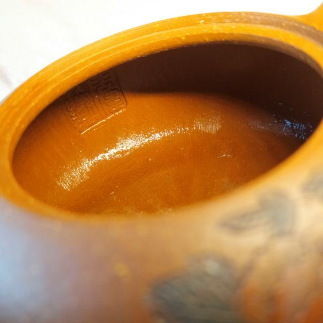 🍵紅降坡泥 扁西施🍵 陶刻花開富貴+雙彩泥繪上色14孔出水 180cc 
《紫玉金砂 溫潤如玉》 -細節圖9