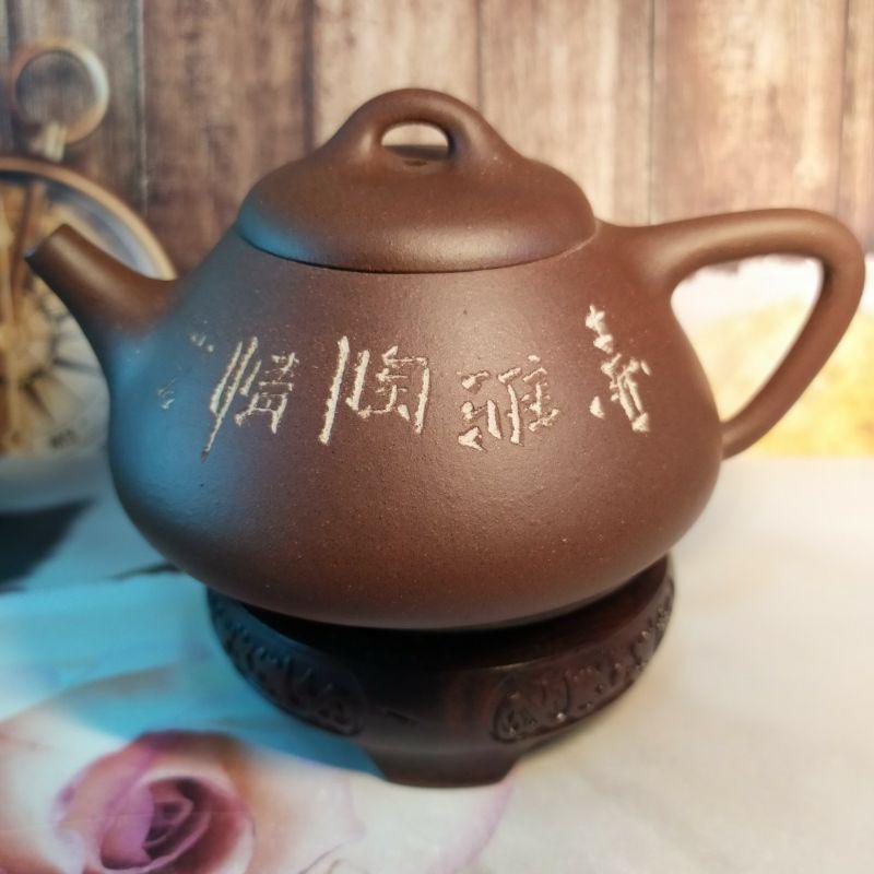 🍵紫砂一廠老紫泥石瓢壺🍵壺名：石瓢壺陶刻：小石底款：中國宜興四六章