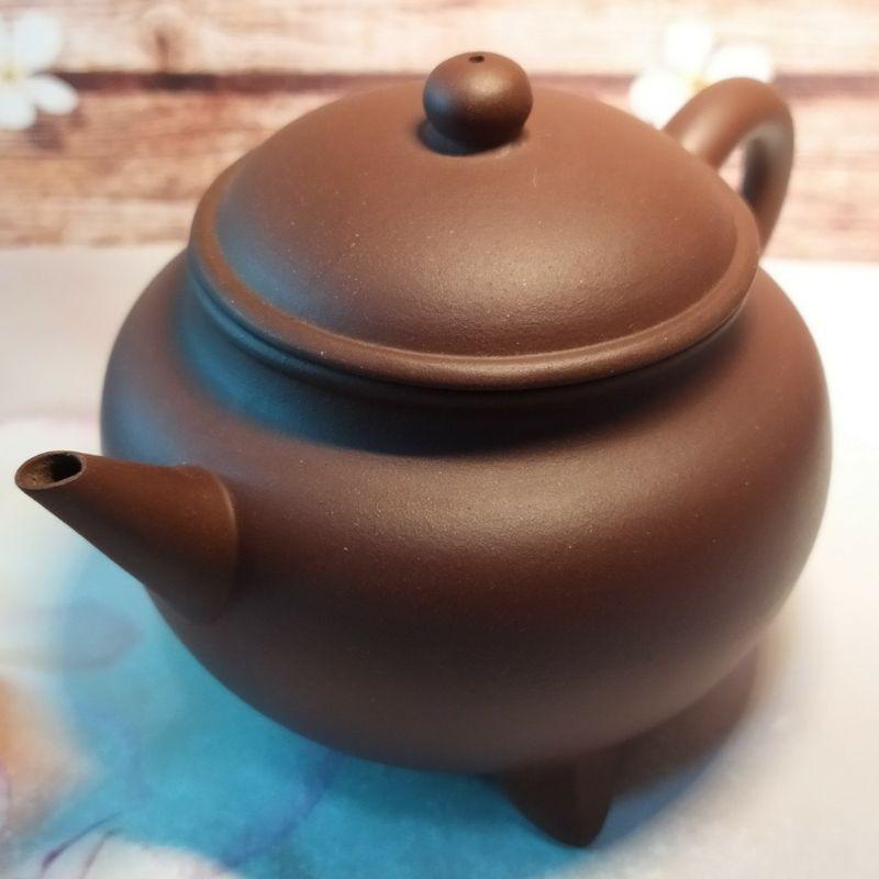 ‌🍵宜興紫砂廠 紫泥 薄胎 三足水平壺🍵泥料：紫泥 底款：中國宜興 蓋款：丽君 宜興 宜興壺 紫砂壺 茶壺 茶具-細節圖3