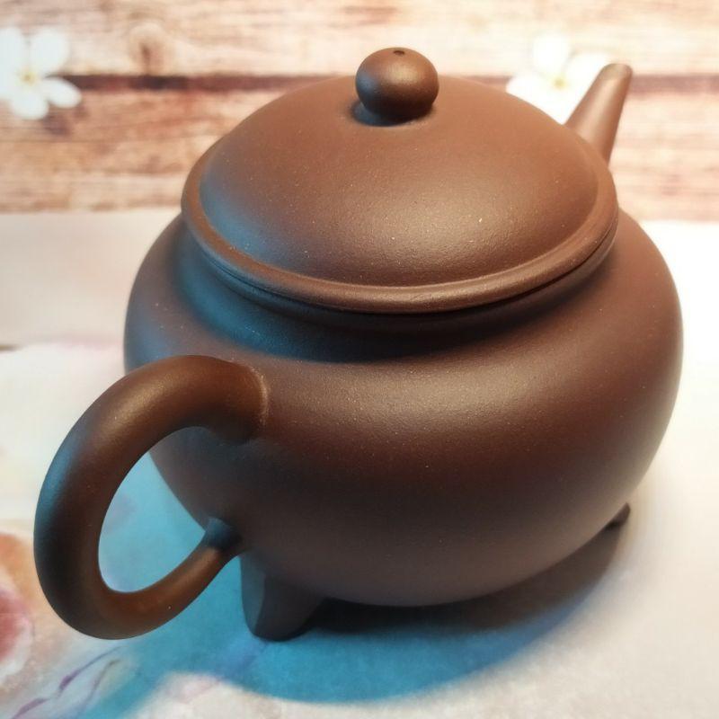 ‌🍵宜興紫砂廠 紫泥 薄胎 三足水平壺🍵泥料：紫泥 底款：中國宜興 蓋款：丽君 宜興 宜興壺 紫砂壺 茶壺 茶具-細節圖4