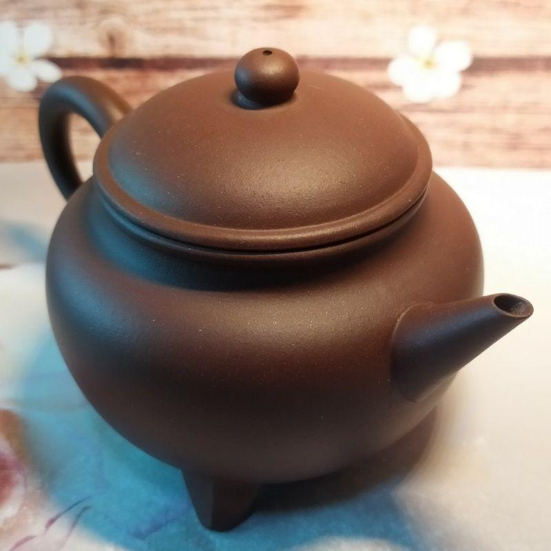 ‌🍵宜興紫砂廠 紫泥 薄胎 三足水平壺🍵泥料：紫泥 底款：中國宜興 蓋款：丽君 宜興 宜興壺 紫砂壺 茶壺 茶具-細節圖6
