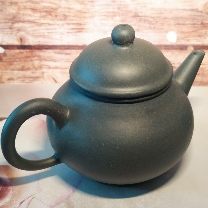 🍵宜興紫砂廠 綠泥 芭樂壺🍵壺名：芭樂水平壺 底款：中國宜興 泥料：綠泥 早期 宜興壺 紫砂壺 茶壺 茶具-細節圖3