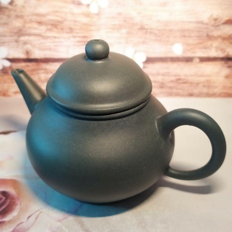 🍵宜興紫砂廠 綠泥 芭樂壺🍵壺名：芭樂水平壺 底款：中國宜興 泥料：綠泥 早期 宜興壺 紫砂壺 茶壺 茶具-細節圖5
