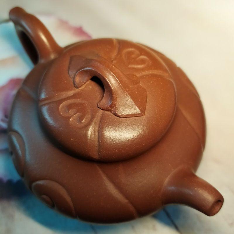 🍵紫砂一廠  如意壺 🍵壺名：心型如意壺底款：中國宜興 蓋款：漢棠泥料：清水泥 容量：約200cc 出水：7孔-細節圖5