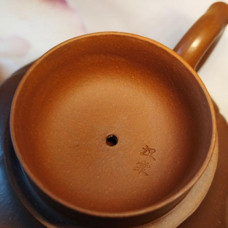 🍵紫砂一廠  如意壺 🍵壺名：心型如意壺底款：中國宜興 蓋款：漢棠泥料：清水泥 容量：約200cc 出水：7孔-細節圖7