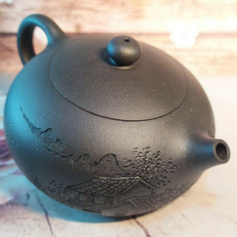 🍵原礦石黃 扁西施🍵  稀有泥料 珍藏精品  雙面陶刻  江南山水14孔出水 230cc 《紫玉金砂 溫潤如玉》-細節圖2