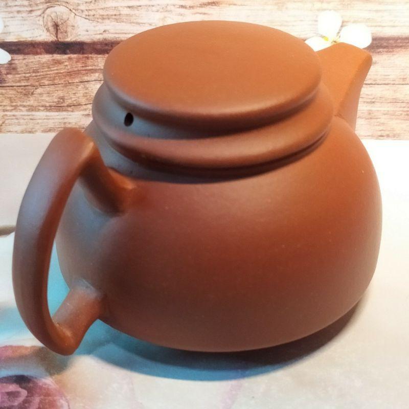‌🍵宜興紫砂廠 清水泥 玉泉壺🍵出水：7孔 容量：約140cc 泥料：清水泥 早期 宜興壺 紫砂壺 茶壺 茶具 泡茶利器-細節圖3