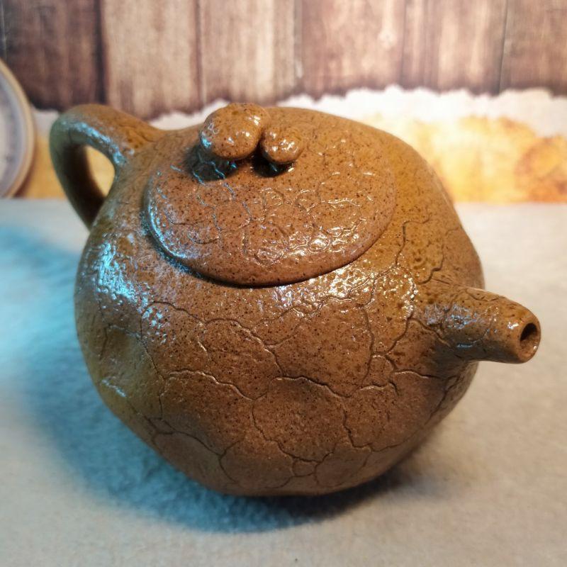 🍵段泥 柴燒 供春壺🍵   梅花7孔出水 390cc 《紫玉金砂 溫潤如玉》 『入窯一色 出窯萬彩』-細節圖2