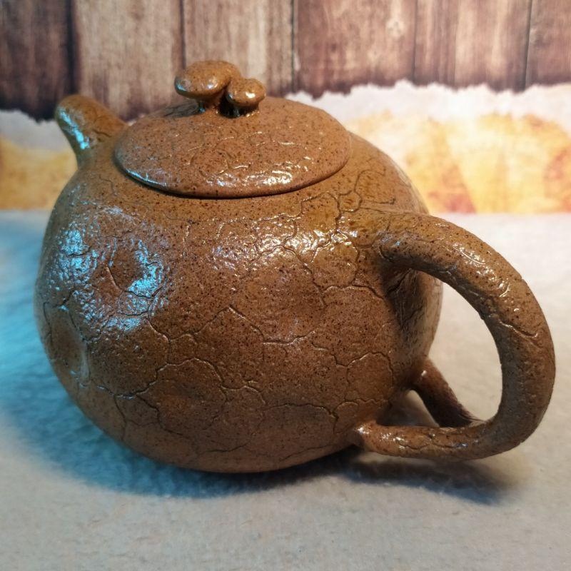 🍵段泥 柴燒 供春壺🍵   梅花7孔出水 390cc 《紫玉金砂 溫潤如玉》 『入窯一色 出窯萬彩』-細節圖4