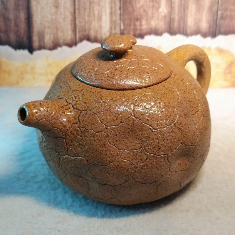 🍵段泥 柴燒 供春壺🍵   梅花7孔出水 390cc 《紫玉金砂 溫潤如玉》 『入窯一色 出窯萬彩』-細節圖6