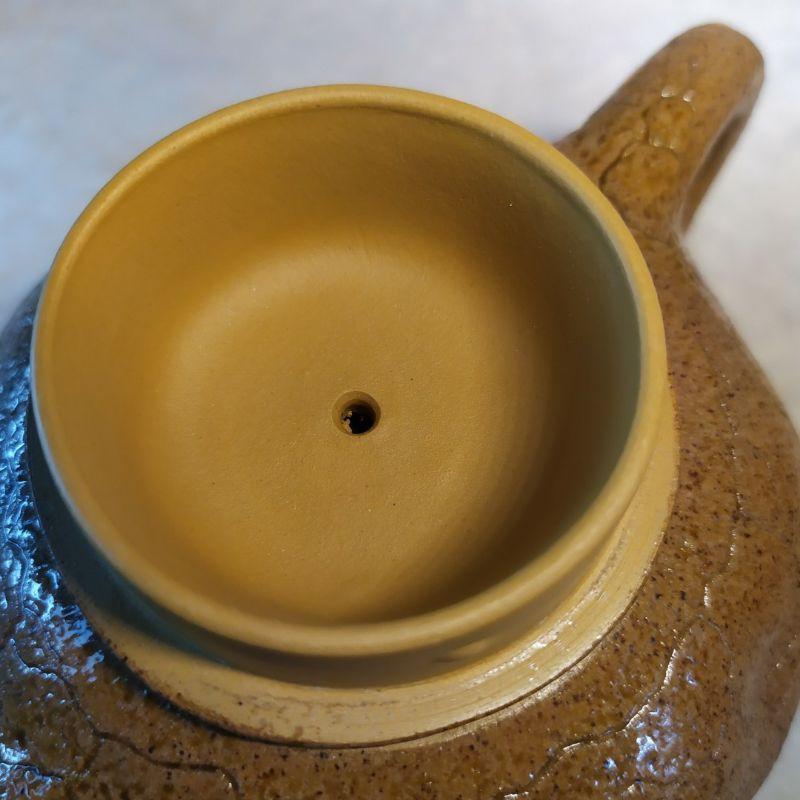 🍵段泥 柴燒 供春壺🍵   梅花7孔出水 390cc 《紫玉金砂 溫潤如玉》 『入窯一色 出窯萬彩』-細節圖8