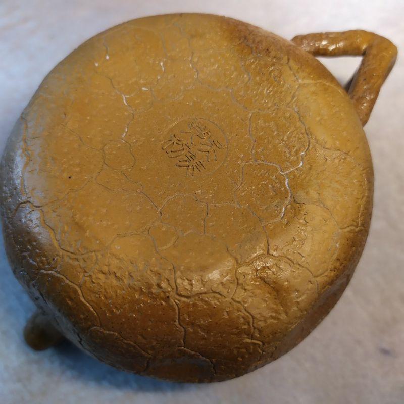 🍵段泥 柴燒 供春壺🍵   梅花7孔出水 390cc 《紫玉金砂 溫潤如玉》 『入窯一色 出窯萬彩』-細節圖9