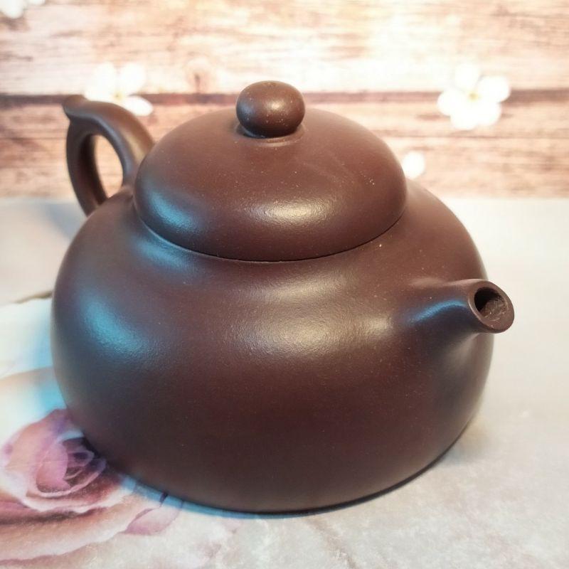 🍵宜興紫砂廠 黑星土 鐘鼎壺🍵壺名：鐘鼎壺底款：中國宜興 豆干章蓋款：洪泉 黑星土 宜興 宜興壺 紫砂壺 茶壺 茶具-細節圖3
