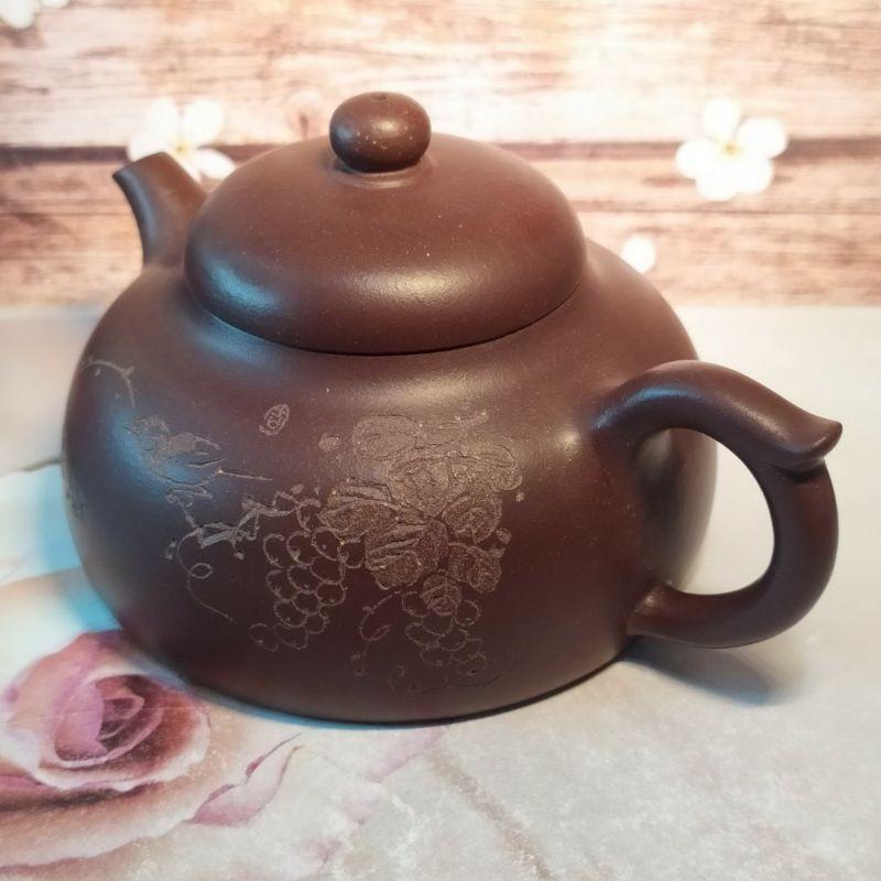 🍵宜興紫砂廠 黑星土 鐘鼎壺🍵壺名：鐘鼎壺底款：中國宜興 豆干章蓋款：洪泉 黑星土 宜興 宜興壺 紫砂壺 茶壺 茶具-細節圖4