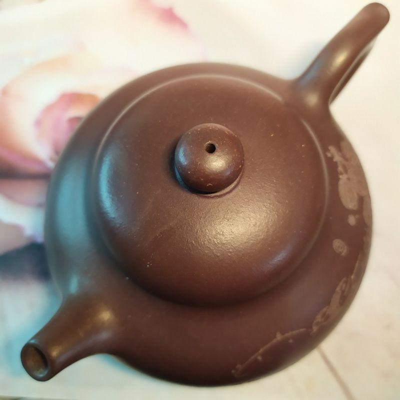 🍵宜興紫砂廠 黑星土 鐘鼎壺🍵壺名：鐘鼎壺底款：中國宜興 豆干章蓋款：洪泉 黑星土 宜興 宜興壺 紫砂壺 茶壺 茶具-細節圖5