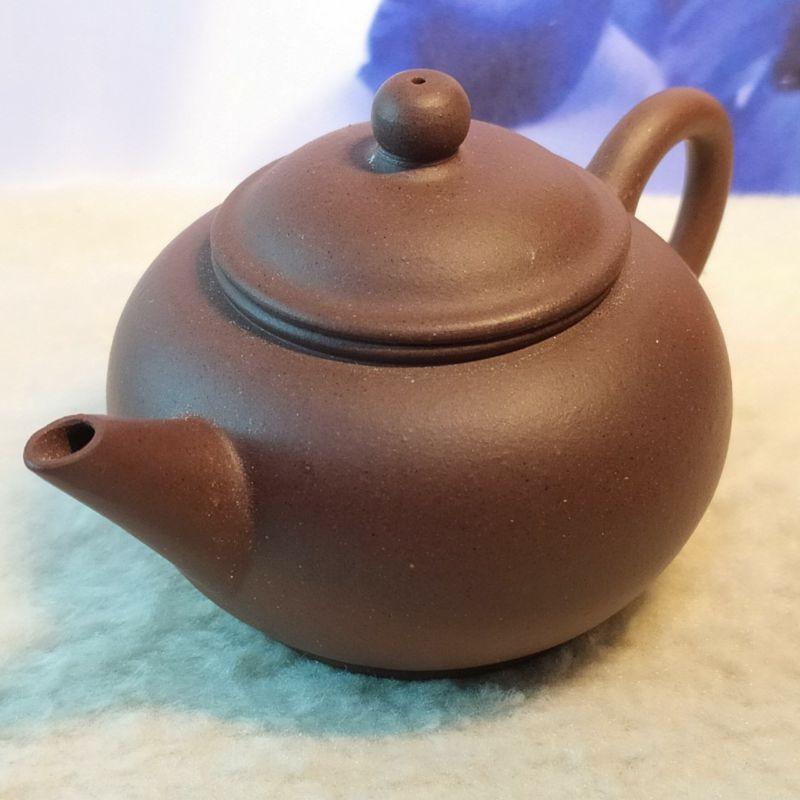 🍵紫砂一廠紫泥水平壺🍵標準水平壺底款：荊溪惠孟臣蓋款：6 黑星土宜興