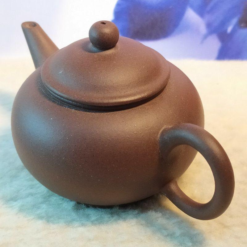 🍵紫砂一廠 紫泥 水平壺 🍵標準水平壺 底款：荊溪惠孟臣 蓋款：6 黑星土 宜興 紫砂壺 宜興 宜興壺 紫砂壺 茶具-細節圖5