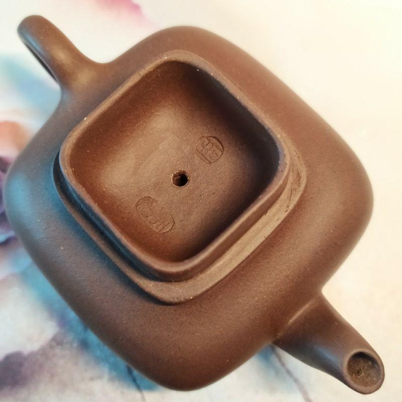 ‌🍵宜興紫砂廠 紫泥  傳爐壺🍵壺名：傳爐 出水：4孔 容量：約90cc 泥料：紫泥 宜興壺 紫砂壺 茶壺 茶具-細節圖6