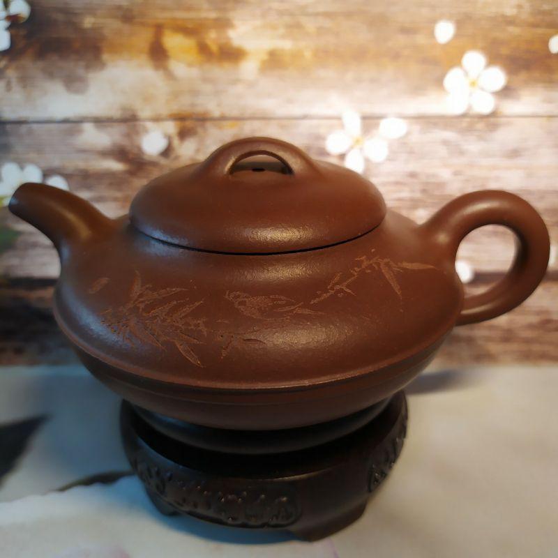 🍵宜興紫砂廠 清水泥 線圓壺🍵壺名：雙面陶刻 線圓壺 底款：中國宜興 蓋款洪泉 清水泥 早期 宜興壺 紫砂壺 茶壺 茶具-細節圖2