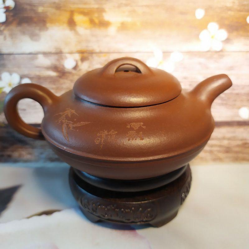🍵宜興紫砂廠 清水泥 線圓壺🍵壺名：雙面陶刻 線圓壺 底款：中國宜興 蓋款洪泉 清水泥 早期 宜興壺 紫砂壺 茶壺 茶具-細節圖6